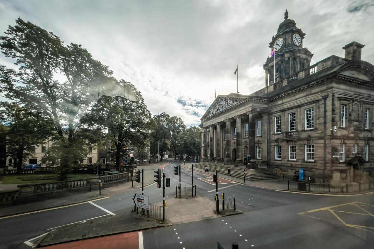 Dalton Sq 2 *